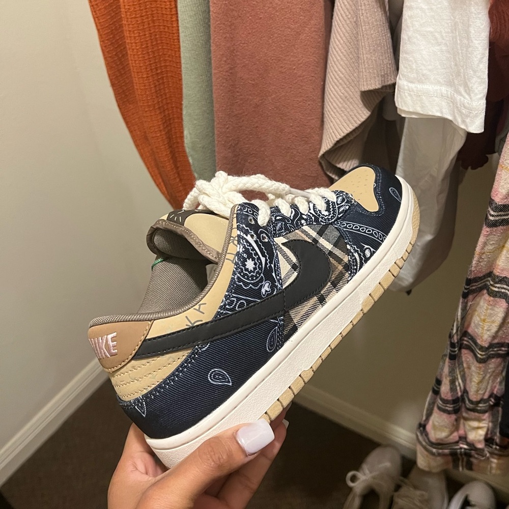Travis Scott dunks